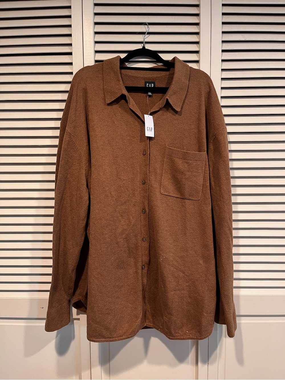 GAP Men's Chest-Pocket Casual Button-Down in Chestnut Brown - NWT!